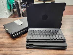 lot 2220 image: Lot of 6 JetTech Wireless Key Board Cases