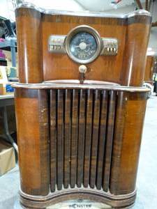 lot 33351 image:  L00K 1930s Antique Zenith Cabinet Tube Radio  S583953