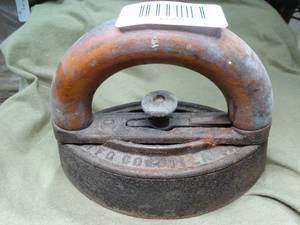 lot 33355 image: Old Collectible Iron w Wood Handle