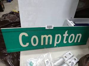 lot 33358 image: 24 Reflective  Compton  Street Sign