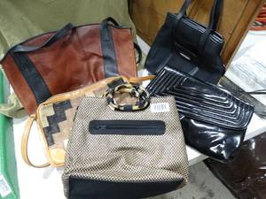 lot 33375 image: Lot of Womens Clutchs  Purses