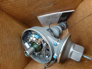 lot 33393 image: OEM 30-2813 Distributor