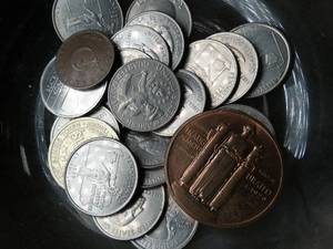 lot 33404 image: Candy Dish $5.25 Change Plus International Coins  Token  Etc