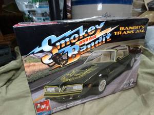 lot 33415 image: AMT ErtL Smokey and The Bandit New Model