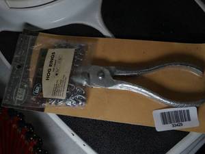 lot 33429 image: Lem Hog Rings and Pliers