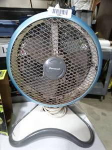 lot 33443 image: Duracraft Desktop Fan
