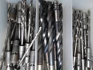 lot 33444 image: Lot of Drill and Router Bits