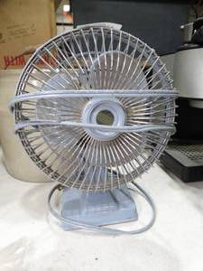 lot 33495 image: Small Desktop Fan