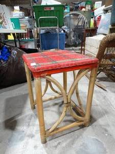 lot 33500 image: Bamboo and Wicker  End Table or Stool