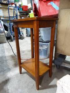 lot 33507 image: Nice Wood End Table
