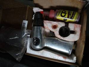 lot 33511 image: pneumatic Hammer Gun and Bits