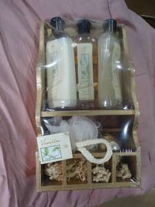 lot 33514 image: New Bath  Spa - Vanilla Kit in Organizer