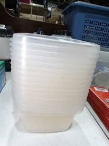 lot 33527 image: Stack of Square Plastic Food Storage wo Lids