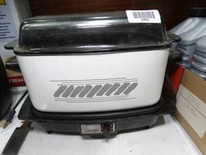 lot 33529 image: Vintage Slow Cooker