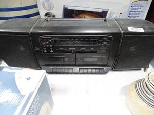 lot 33532 image: Garrard Dual Cassette - AMFM Boombox