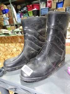lot 33561 image: Warm 9 Waterproof Boots
