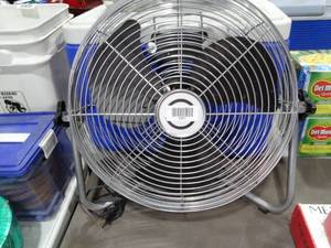 lot 33571 image: Mid-Sized 15 Electric Fan