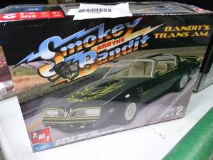 lot 33584 image: AMT ErtL Smokey and The Bandit  New Model Car 