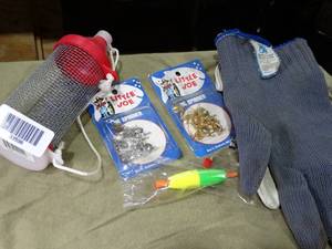 lot 33598 image: Small Lot of Fishing Gear