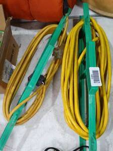 lot 33610 image: 2 Grounded Extension Cordes on Reels