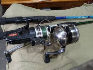 lot 33616 image: 2 Fishing Rod and Reels