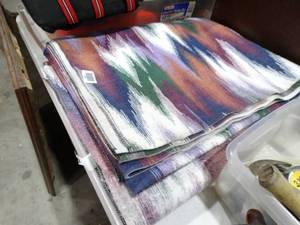 lot 33635 image: 2 Large Blankets