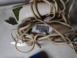 lot 33667 image: 2 - Electric Scissors