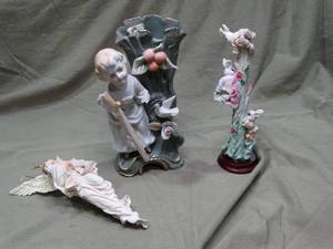 lot 33676 image: Lot of Small Desktop Collectibles