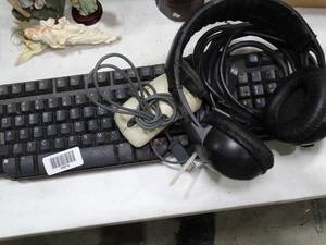 lot 33674 image: Keyboard - Earphones and Misc