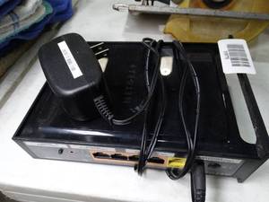 lot 33678 image: Netgear Router w Power Supply