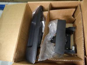 lot 33682 image: GM Tailgate Handle