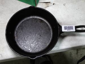 lot 33712 image: 7 Lodge Cast Iron Pan