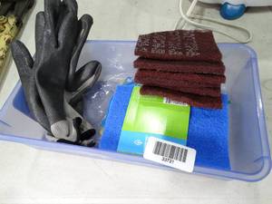 lot 33731 image: Scouring Pads and Gloves