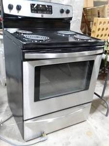lot 02 image: Really Nice  Kenmore Black and Stainless Electric Stove  Oven