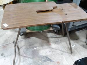 lot 33743 image: Folding Sewing Table