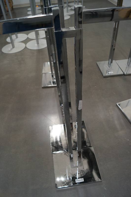 lot 7071 image: (2) T Racks, adjustable height