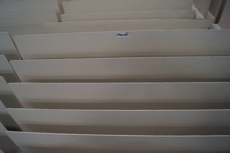 lot 7081 image: 18 merchandising racks for gondola