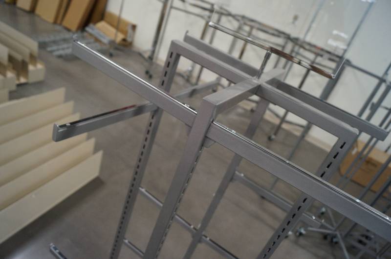 lot 7109 image: 5 Rolling Racks