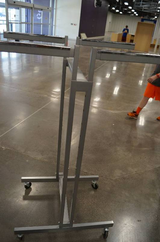 lot 7133 image: 5 sets of Double T Racks with 4 adjustable arms