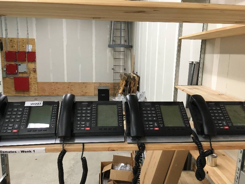lot 5500 image: 4 Toshiba Digital Business Telephones DP5130-SDL