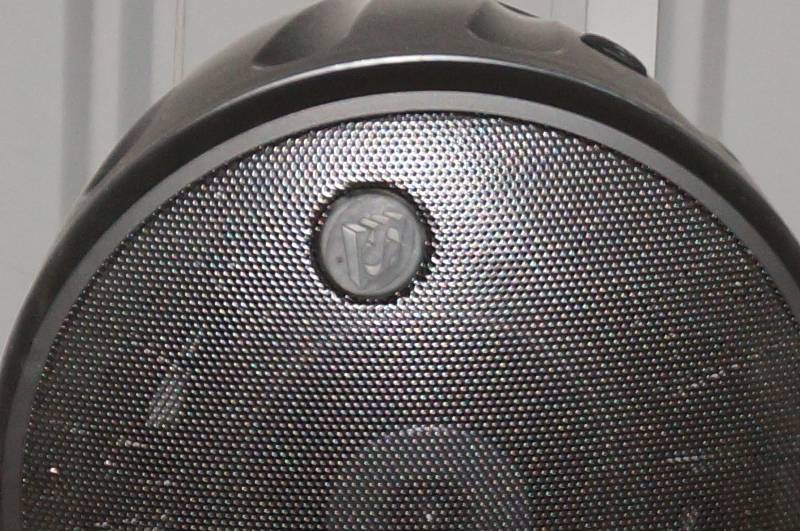 lot 8105 image: 5 Soundtube RS600i-BK Speakers- We found more