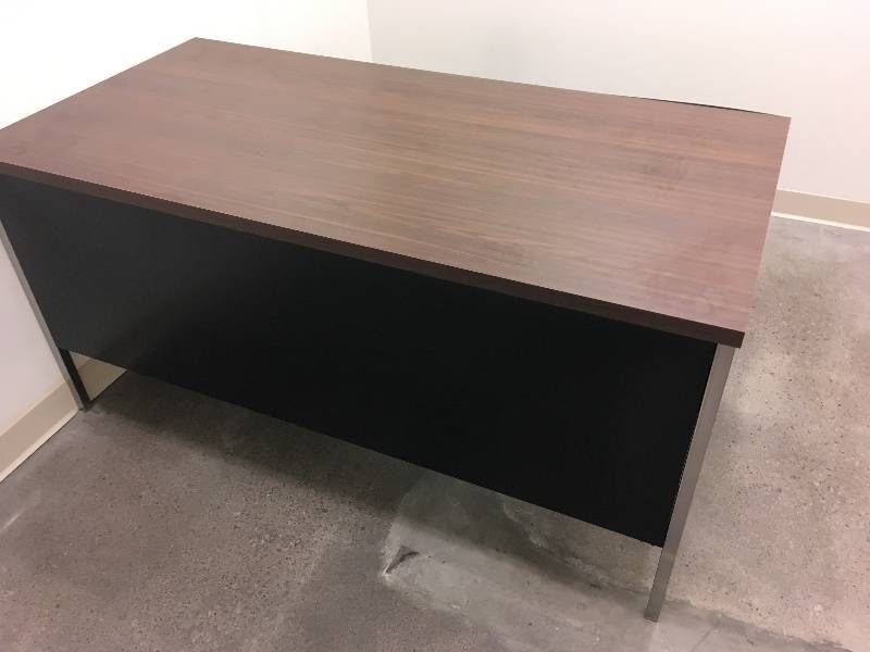 lot 2025 image: Nice Office Desk