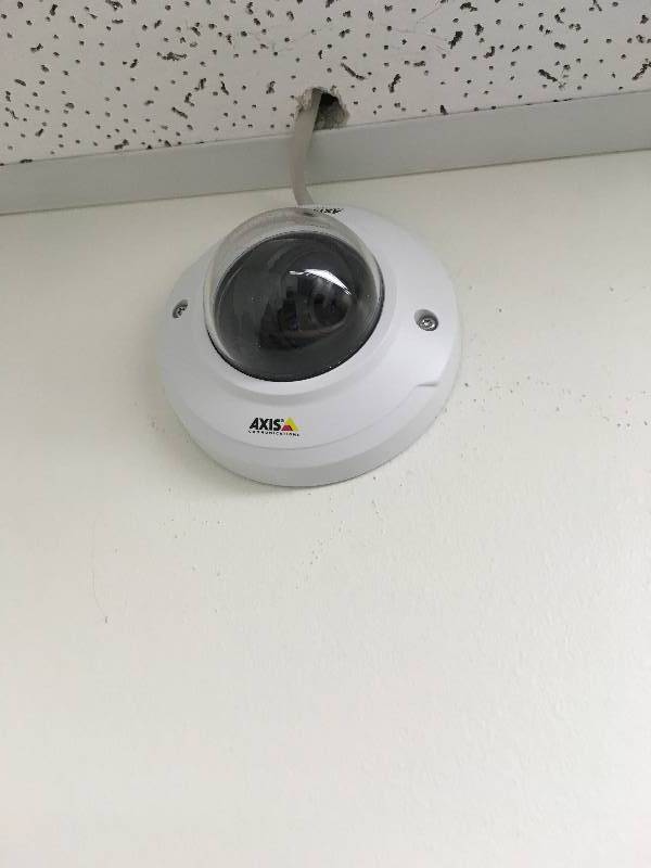 lot 9155 image: 5 Axis Security Cameras - read details