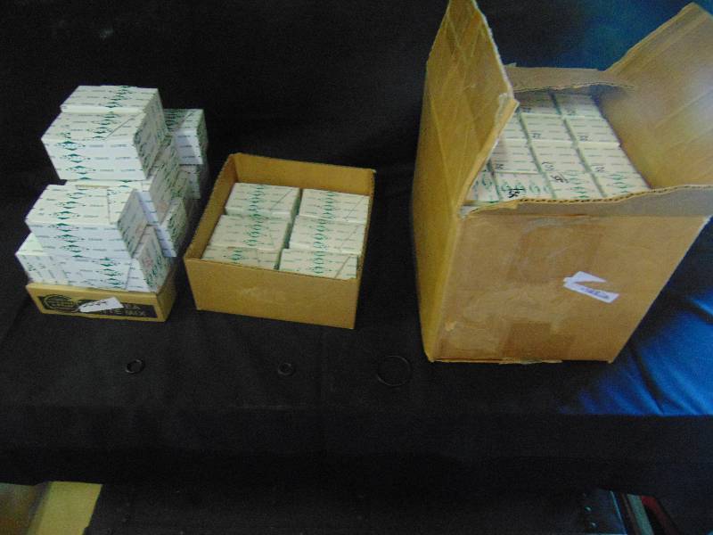 lot 7004 image: Large lot of rubber washers, gaskets assorted sizes, approx. 3400 washers