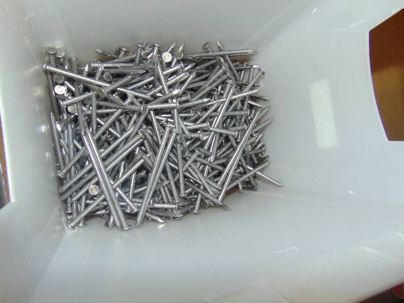 lot 7084 image: 28 lbs. nails 4 x 14 diameter