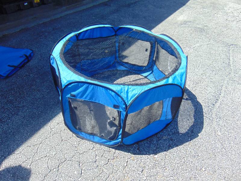 lot 7088 image: Oxgord Collapsible pet playpen with mesh cover and carrying bag, pad not included