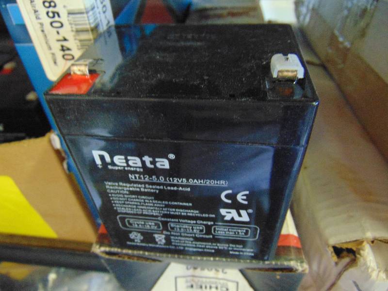 lot 7172 image: (1)Neata 12 Volt re-chargeable battery NT-12