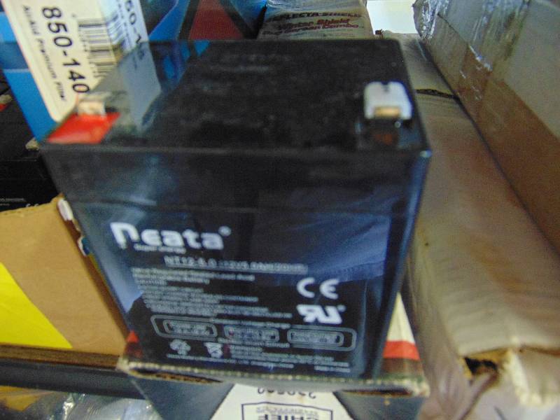 lot 7174 image: (1)Neata 12 Volt re-chargeable battery NT-12