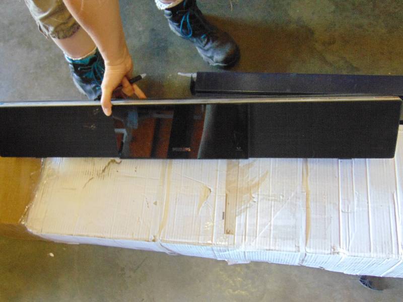 lot 7191 image: Philips Home Theater Systems Soundbar HDMI Compatible DVD Player, used- works well, remote included