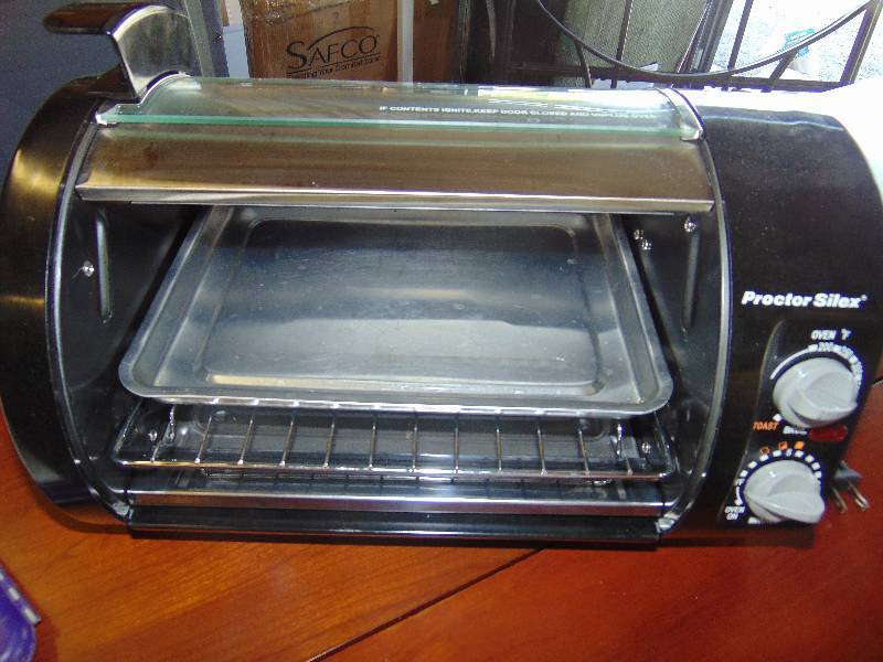 lot 7197 image: Proctor Silex Toaster Oven, Powers On